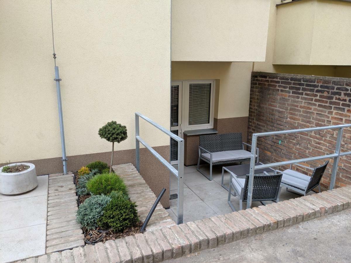 Ap 1 - Apartments 4U Brezinova "Overnight Simply" Hradec Kralove Exterior photo