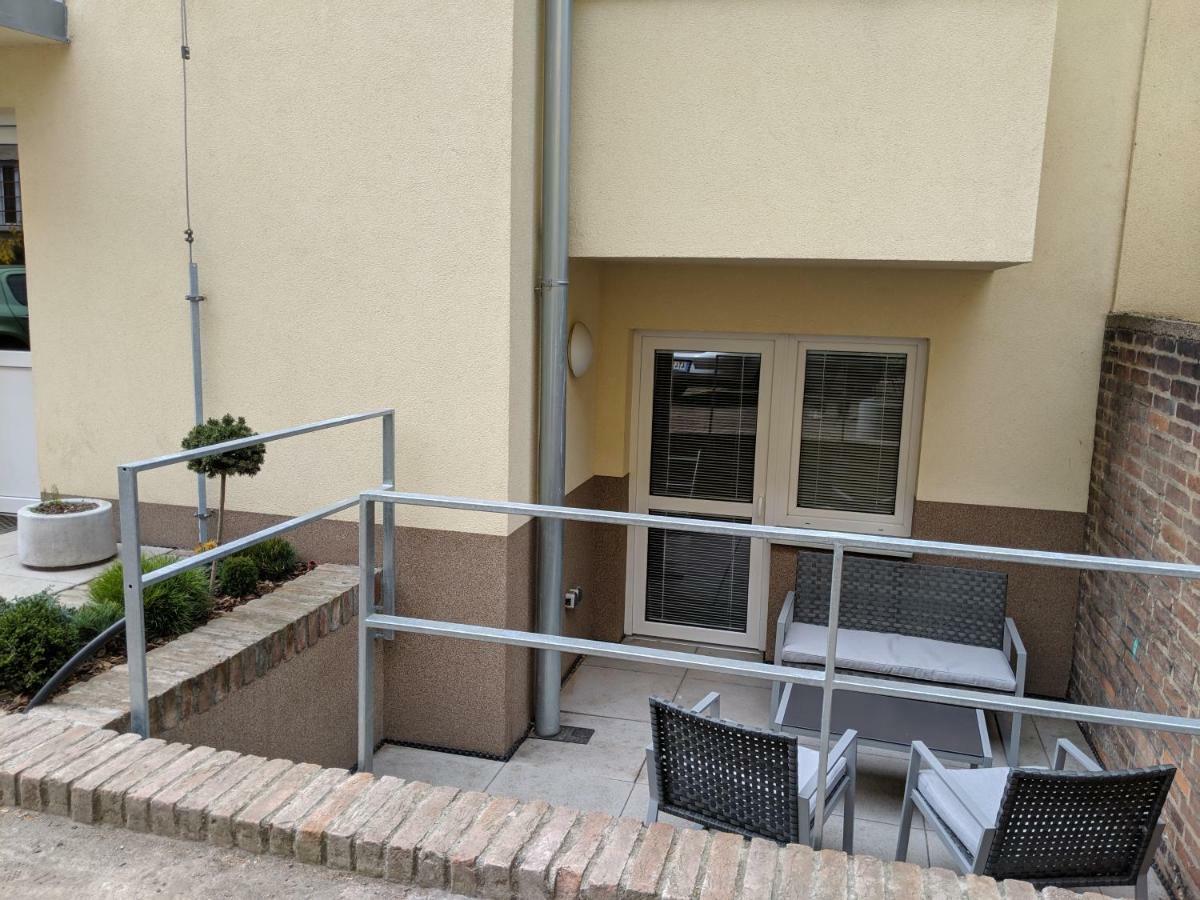 Ap 1 - Apartments 4U Brezinova "Overnight Simply" Hradec Kralove Exterior photo