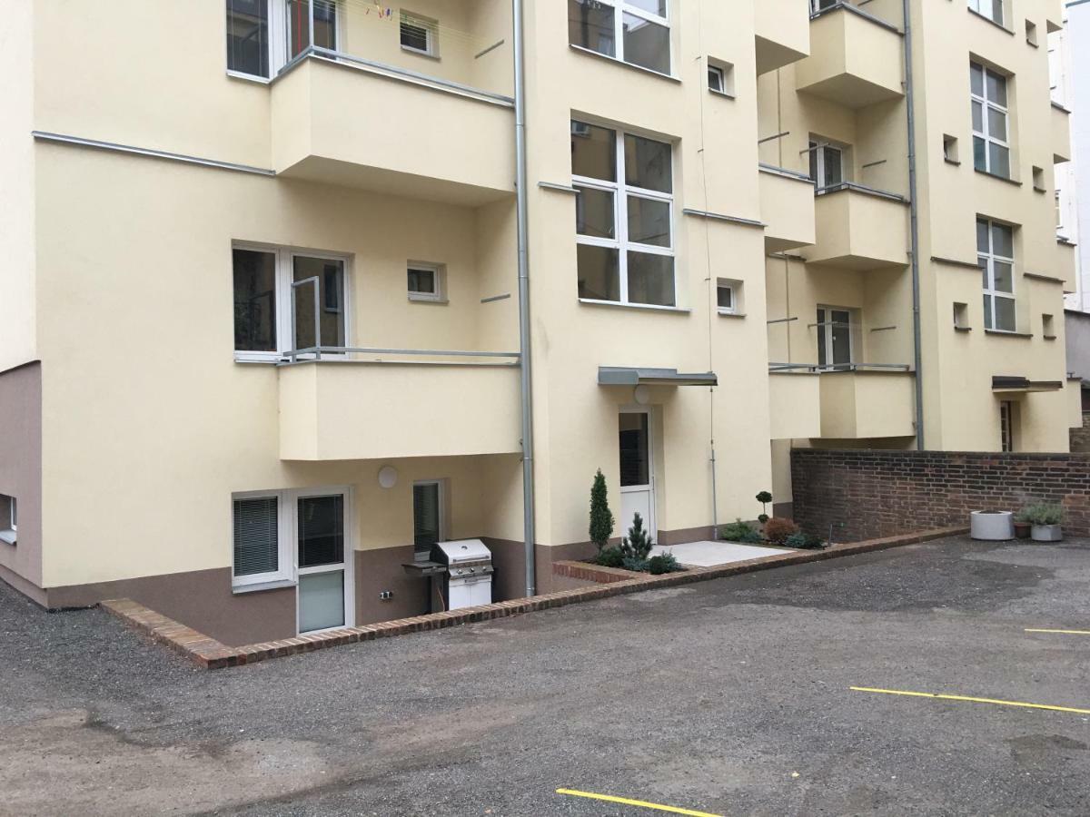 Ap 1 - Apartments 4U Brezinova "Overnight Simply" Hradec Kralove Exterior photo